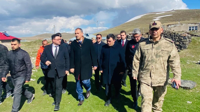 Ağrı Valisi Önder Bozkurt deprem bölgesinde