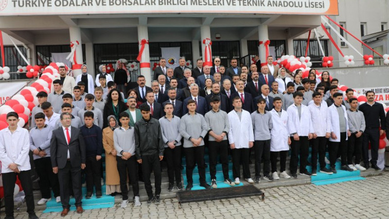 Ağrı'da TOBB Mesleki ve Teknik Anadolu Lisesi törenle açıldı