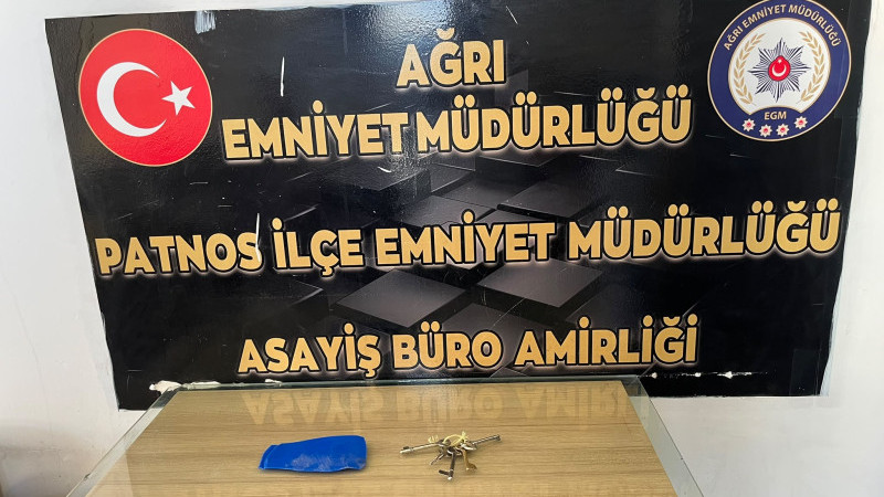 Patnos’ta evlerde hırsızlık yapan şebeke suçüstü yakalandı