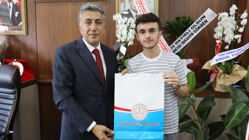 Ağrılı öğrenci Kur'an-ı Kerim'i Güzel Okuma Yarışması'nda Türkiye ikincisi oldu