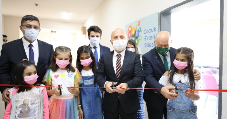  Vali Varol, Çocuk Evleri Sitesinde Yapımı Tamamlanan Kütüphanenin Açılış Törenine Katıldı