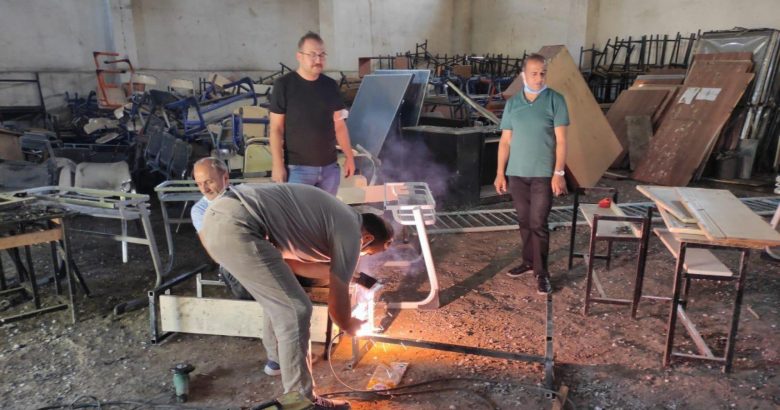  Patnos İlçe Milli Eğitim Müdürlüğü atölyede eskiyen masa ve sandalyeleri yeniliyor