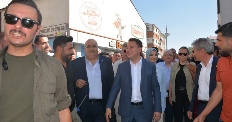  Ali Babacan Patnos’ta parti binasının açılışına katıldı