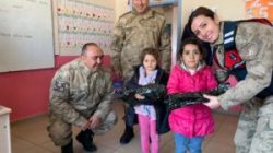 Patnos Jandarma çocukları sevindirdi