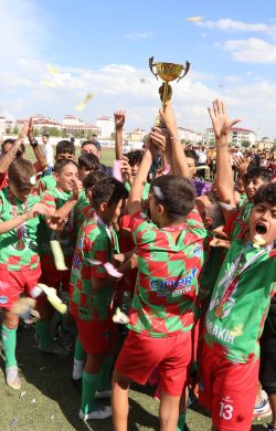 Ağrı Dağı Cup 2023 şampiyonu Diyarbakırlı çocuklar oldu