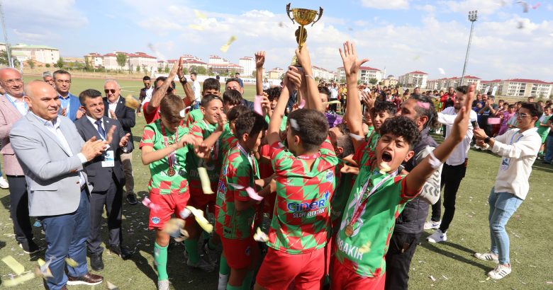  Ağrı Dağı Cup 2023 şampiyonu Diyarbakırlı çocuklar oldu