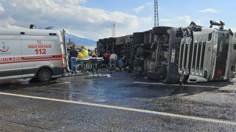 Patnos'ta zincirleme trafik kazası 1 ölü 4 yaralı