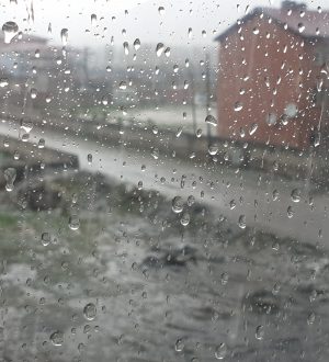 Patnos’ta dolu yağışı hayatı olumsuz etkiledi