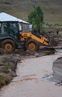 Sağanak yağış Patnos’un köylerine zarar verdi