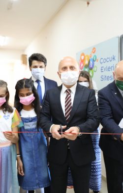 Vali Varol, Çocuk Evleri Sitesinde Yapımı Tamamlanan Kütüphanenin Açılış Törenine Katıldı