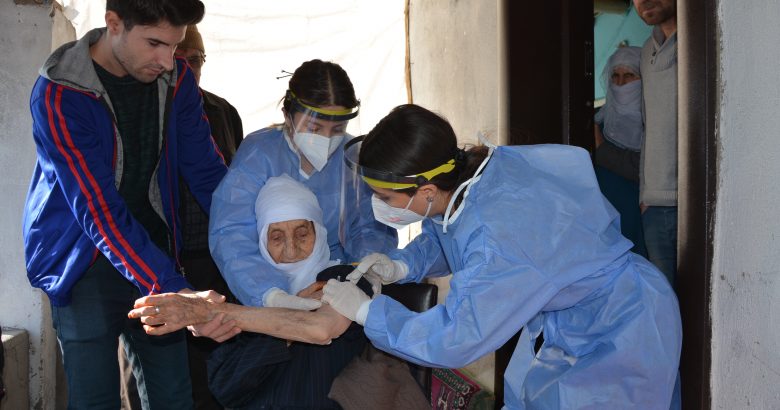 Patnos’ta sağlık çalışanları kar ve çamur demeden aşı çalışmalarını sürdürüyor