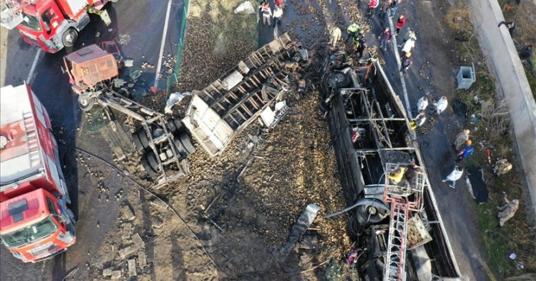  Tutak’ta feci kaza 7 ölü 11 yaralı