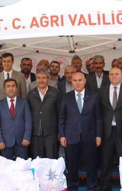 Ağrı Valisi Mustafa Koç, Patnos’ta tohum dağıtım törenine katıldı