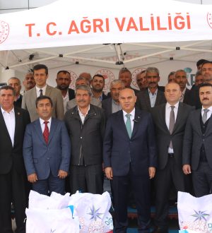 Ağrı Valisi Mustafa Koç, Patnos’ta tohum dağıtım törenine katıldı
